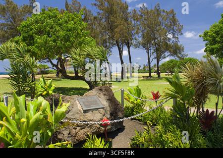 Un mémorial pour Eddie Aikau (4 mai, 1946-mars 17, 1978) Waimea Bay Beach Park, Oahu, Hawaii, USA. Pendant le deuxième voyage de l'Hokulea les hu Banque D'Images