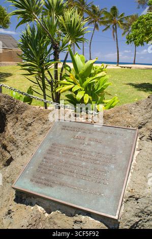 Un mémorial pour Eddie Aikau (4 mai, 1946-mars 17, 1978) Waimea Bay Beach Park, Oahu, Hawaii, USA. Pendant le deuxième voyage de l'Hokulea les hu Banque D'Images