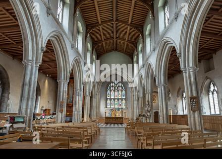 Londres, Royaume-Uni - 18 août 2025 - L'intérieur de St Giles Without Cripplegate (église St Giles Cripplegate) dans le style gothique perpendiculaire. Cet histori Banque D'Images