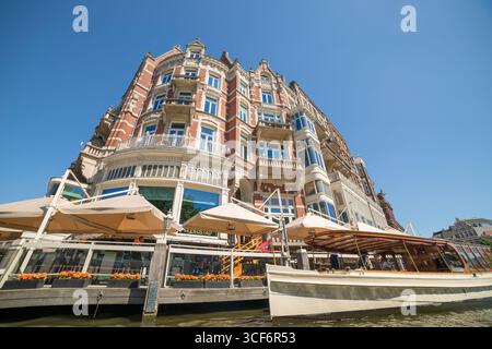 Amsterdam, pays-Bas - 02 juillet 2018 : vue sur les maisons du remblai d'Amsterdam Banque D'Images