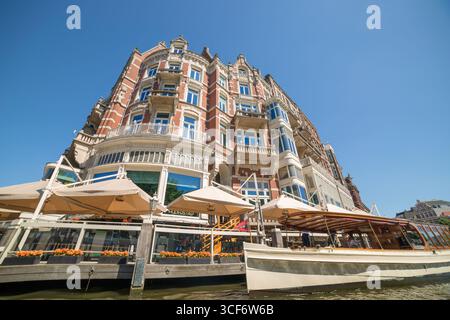 Amsterdam, pays-Bas - 02 juillet 2018 : vue sur les maisons du remblai d'Amsterdam Banque D'Images