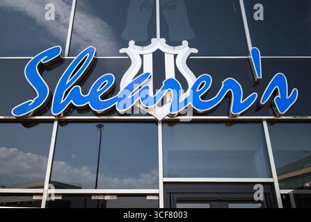 Sculpture de statue d'Alan Shearer à St James Park, stade Newcaste united dans le centre-ville de Newcastle-upon-Tyne. Banque D'Images