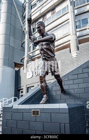 Sculpture de statue d'Alan Shearer à St James Park, stade Newcaste united dans le centre-ville de Newcastle-upon-Tyne. Banque D'Images