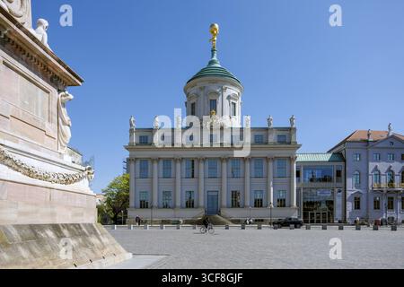 Musée de Potsdam, Forum pour l'Art et l'histoire, à Potsdams Old Town Hall, Knobelsdorff House sur la droite, Potsdam, Brandebourg, Allemagne Banque D'Images