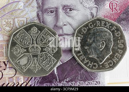 Une pièce de 50p est la première pièce à porter le portrait du roi Charles 111, Royaume-Uni. Banque D'Images