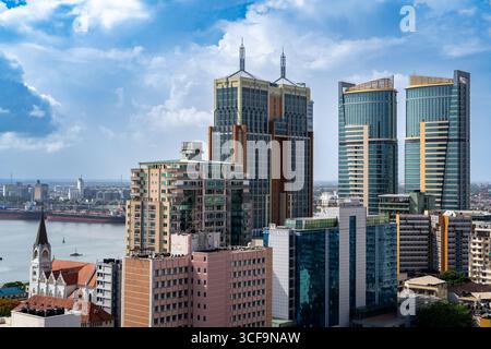 Gratte-ciel modernes à Dar es Salaam, Tanzanie Banque D'Images