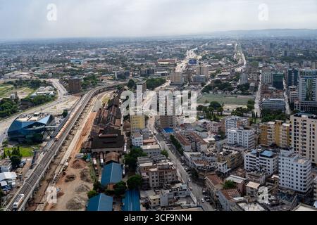 Gare de Dar es Salaam et paysage urbain en expansion, Tanzanie Banque D'Images