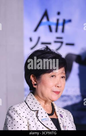 Le gouverneur de Tokyo Koike visite les cellules solaires de nouvelle génération -JPN- le 20 août 2025, le gouverneur de Tokyo Yuriko Koike visite la ville pour une inspection administrative. Les essais publics commencent sur Air Solar, une cellule solaire de nouvelle génération développée par Ricoh. Tokyo Japon Copyright : xKazukixOISHIx Banque D'Images