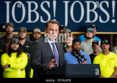 Atlanta, États-Unis. 21 août 2025. Géorgie le lieutenant-gouverneur Burt Jones prend la parole devant le vice-président JD Vance à Peachtree City, GA, le 21 août 2025 (photo de Ben Hendren/ Credit : Sipa USA/Alamy Live News Banque D'Images