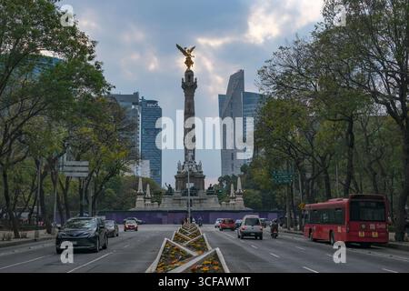Mexico, Mexique - 3 février 2025 : Monument à l'indépendance, également connu sous le nom d'Ange de l'indépendance, par l'architecte Antonio Rivas Mercado. Banque D'Images