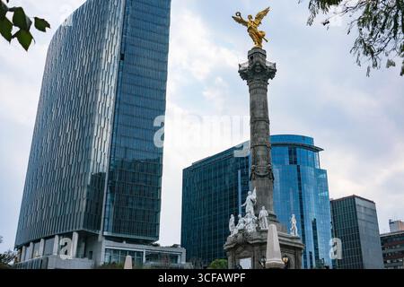 Mexico, Mexique - 3 février 2025 : Monument à l'indépendance, également connu sous le nom d'Ange de l'indépendance, par l'architecte Antonio Rivas Mercado. Banque D'Images