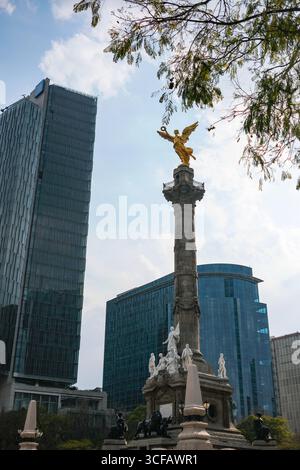 Mexico, Mexique - 3 février 2025 : Monument à l'indépendance, également connu sous le nom d'Ange de l'indépendance, par l'architecte Antonio Rivas Mercado. Banque D'Images