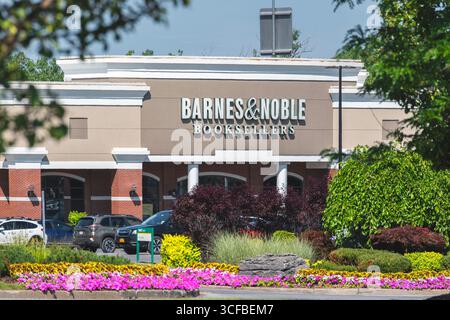 New Hartford, NY - Jul 5, 2025 : Close-up view Barnes and Noble, est le plus grand libraire aux États-Unis avec plus de 600 magasins de détail, une boutique en ligne et d'autres Banque D'Images
