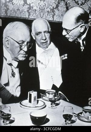 Sir Henry Hallett Dale, Niels Bohr et Sir Michael Perrin, 1956. Banque D'Images