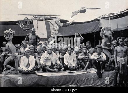 Sarawak : une cérémonie de paix entre deux tribus Kayan, c1900. Banque D'Images