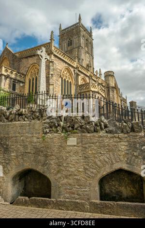 Axbridge, Somerset - puits attenant à l'église Saint-Jean-Baptiste à Axbridge. Axbridge est une petite ville du Somerset, en Angleterre, à côté du Riv Banque D'Images
