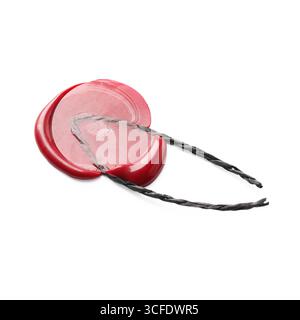 Sceau de cire rouge avec ficelle isolé sur blanc Banque D'Images
