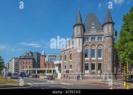 Provinciehuis van Oost-Vlaanderen / Maison provinciale de Flandre orientale dans l'ancienne Leopoldskazerne / caserne Leopold dans la ville Gand / Gand, Belgique Banque D'Images