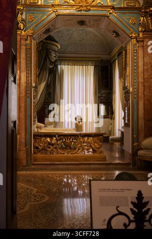 STRESA, ITALIE 5 AOÛT 2025 : Palazzo Borromeo sur Isola Bella en face de Stresa sur le lac majeur dans la région du Piémont en Italie. Banque D'Images