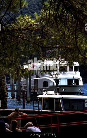 STRESA, ITALIE 5 AOÛT 2025 : bateau de tourisme sur le lac majeur en face des îles Borromées. Banque D'Images