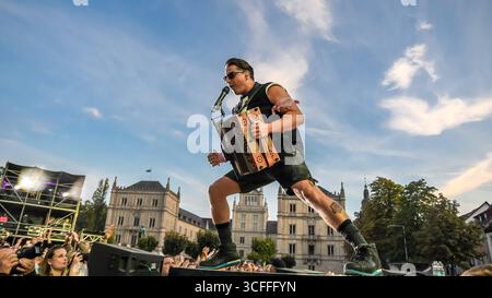 Andreas Gabalier HUK-COBURG open-air-sommer, Coburg , Schlossplatz Allemagne, Coburg , Schlossplatz - 22 août 2025 - Andreas Gabalier HUK-COBURG Open-Air-Sommer image : Andreas Gabalier préformant au HUK Coburg Open Air Sommer à la Schlossplatz Coburg. Cortendorf Kulturfabrik Bayern Allemagne Copyright : xRyanxEvansx Banque D'Images