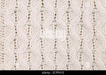 Une texture détaillée en gros plan d'un pull tricoté blanc confortable Banque D'Images
