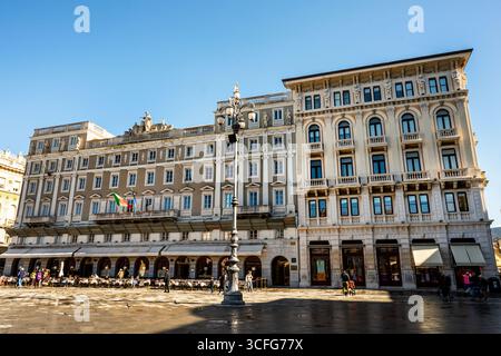 Historique éclectique Palazzo Modello bâtiment historique et néoclassique Palazzo Stratti éclectique à Trieste, Italie. Banque D'Images