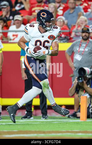 22 août 2025 : le Chicago Bears Tight End Joel Wilson (86 ans) fait un touchdown lors du quatrième quart-temps d'un match de pré-saison de la NFL contre les Chiefs de Kansas City au GEHA Field au stade Arrowhead de Kansas City, Missouri. David Smith/CSM Banque D'Images