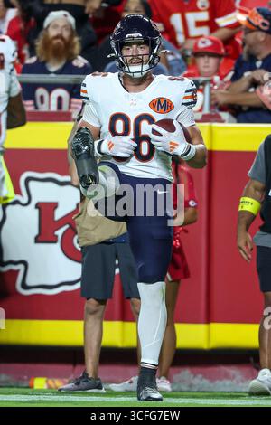 22 août 2025 : le Chicago Bears Tight End Joel Wilson (86 ans) célèbre sa prise de touchdown lors du quatrième quart-temps d'un match de pré-saison de la NFL contre les Chiefs de Kansas City au GEHA Field au stade Arrowhead de Kansas City, Missouri. David Smith/CSM Banque D'Images