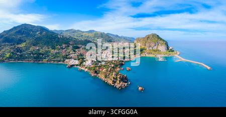 Vue panoramique aérienne de la ville de Cefalu. Cefalu est une ville près de Palerme en Sicile, Italie. Banque D'Images
