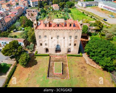 Zisa Palace ou Palazzo della Zisa vue panoramique aérienne à Palerme. Palerme est la capitale de l'île de Sicile, Italie. Banque D'Images