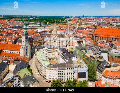 Marienplatz vue panoramique aérienne. Marienplatz ou la place Sainte-Marie est une place centrale dans le centre-ville de Munich, en Allemagne. Banque D'Images
