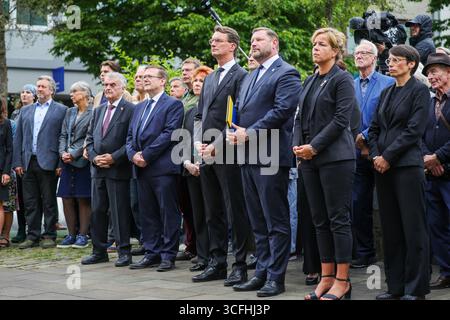 Solingen, Allemagne. 23 août 2025. Les politiciens et les proches des victimes sont réunis lors du service commémoratif un an après l'attentat terroriste de Solingen. Crédit : Christoph Reichwein/dpa/Alamy Live News Banque D'Images