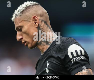 Tatouage au cou de Richarlison de Tottenham Hotspur lors du match de premier League Manchester City vs Tottenham Hotspur au stade Etihad, Manchester, Royaume-Uni, 23 août 2025 (photo par Mark Cosgrove/News images) crédit : News images LTD/Alamy Live News Banque D'Images