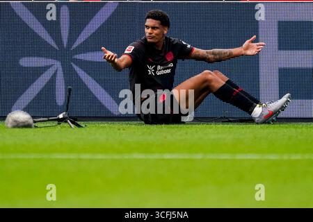 LEVERKUSEN, ALLEMAGNE - 23 AOÛT : Jarell Quansah de Bayer 04 Leverkusen réagit lors du match de Bundesliga entre Bayer 04 Leverkusen et TSG Hoffenheim à BayArena le 23 août 2025 à Leverkusen, Allemagne. (Photo de René Nijhuis) Banque D'Images