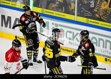 Eishockey DEL2 - Testspiel 25 26 : Krefeld Pinguine vs HC Amiens somme Am 23.08.2025 in der Yayla Arena in Krefeld Torjubel der Pinguine nach dem 2 :1 Foto : osnapix Banque D'Images