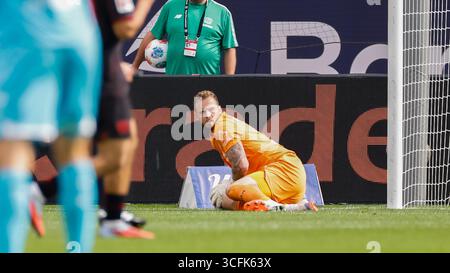 Le gardien de but Mark Flekken de Bayer Leverkusen regarde pendant le 1er Allemand. Match de Bundesliga entre Bayer 04 Leverkusen et TSG Hoffenheim à Leverkusen le 23 août 2025 à BayArena, Allemagne. (Crédit : Marcel ter bals/MTB-photo/Alamy Live News) Banque D'Images
