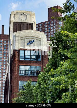 Studebaker Building, Columbia University, extérieur du bâtiment, Manhattanville Campus, 615 West 131st Street, West Harlem, New York City, New York, États-Unis Banque D'Images