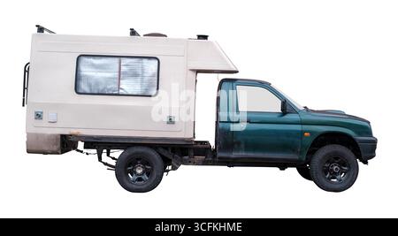 Camionnette rustique convertie en campervan, isolée sur fond blanc Banque D'Images