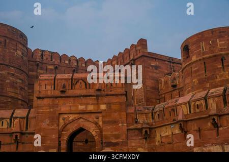 Le fort d'Agra ou fort rouge est une forteresse et une attraction principale à Agra Inde Banque D'Images