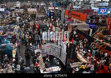 Les gens assistent à 2025 Anime NYC au Javits Center le 23 août 2025 à New York. Banque D'Images