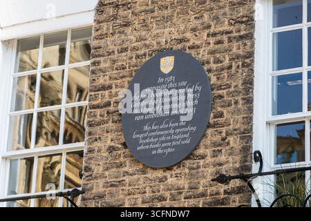Cambridge, Angleterre. Librairie historique au 1 Trinity Street, la maison de Cambridge University Press depuis 1992, sur le plus ancien site de vente de livres en continu Banque D'Images