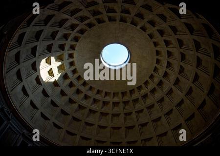 Rome, Italie - 16 août 2019 : Dôme du Temple Panthéon à Rome Banque D'Images