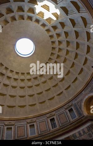 Rome, Italie - 16 août 2019 : Dôme du Temple Panthéon à Rome Banque D'Images