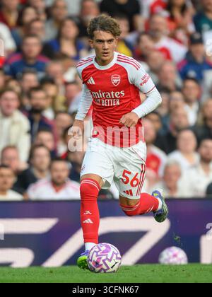 Londres, Royaume-Uni. 23 août 2025. Arsenal v Leeds United - premier League - Emirates Stadium - Londres. Max Dowman, 15 ans, fait ses débuts en premier League pour Arsenal. Crédit photo : Mark pain / Alamy Live News Banque D'Images