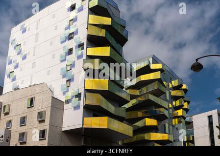 Vue latérale de la résidence Fulton dans le 13ème arrondissement de Paris. Logement social résidentiel moderne conçu par l'architecte Bernard Bühler Banque D'Images