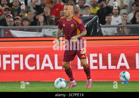 Roma, Latium. 23 août 2025. Angelino de L'AS Roma lors de la série Un match entre L'AS Roma contre le Bologna FC au stade olimpico à Rome, Italie, le 23 août 2025. AllShotLive Credit : Sipa USA/Alamy Live News Banque D'Images