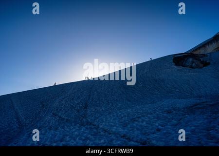 Marche sur le Glacier du géant, massif du Mont Blanc, France Banque D'Images