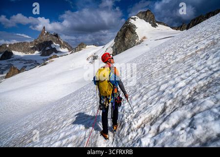 Marche sur le Glacier du géant, massif du Mont Blanc, France Banque D'Images
