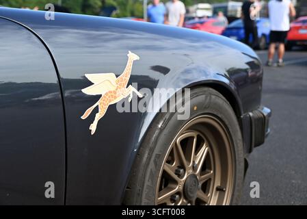 Raleigh, NC, USA, 24 août 2025, les passionnés de voitures se réunissent pour voir les voitures exotiques et classiques lors de l'événement mensuel Cars and Coffee à Raleigh. Credit d Guest Smith / Alamy Live News Banque D'Images